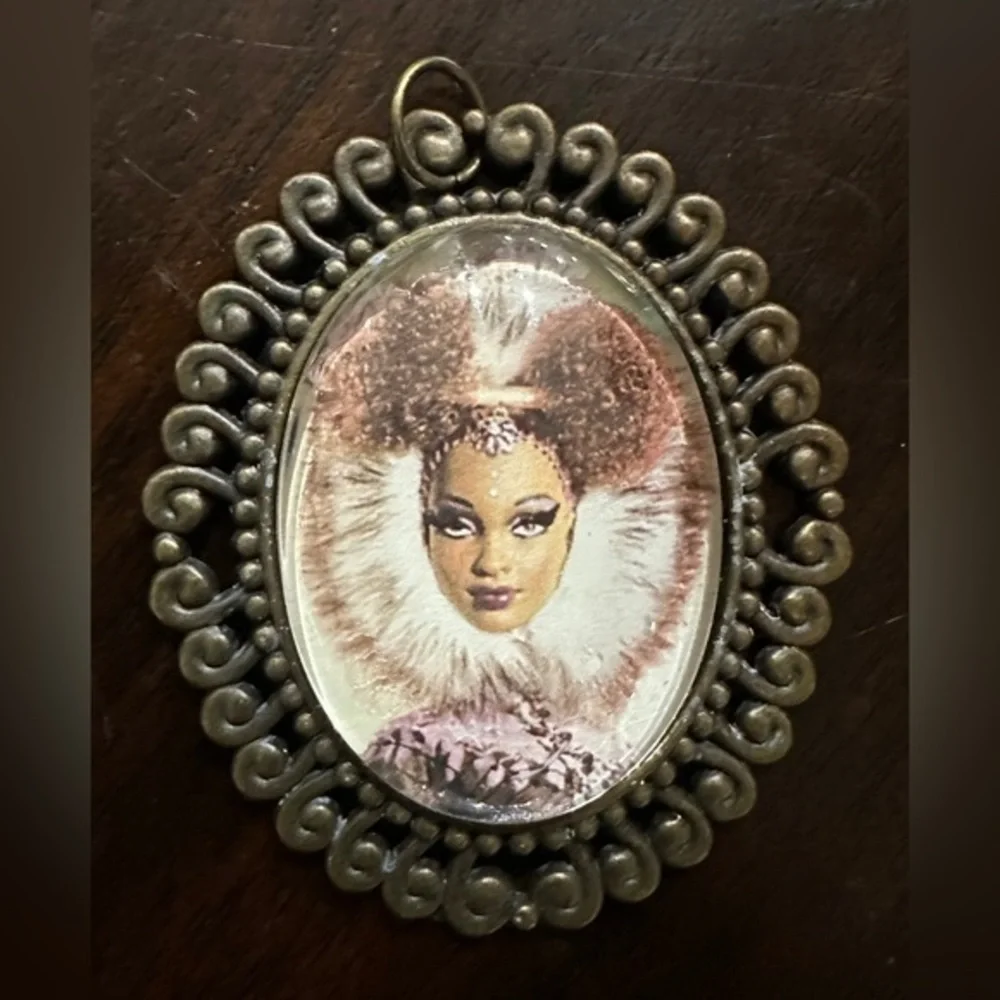 Bronze Oval Pendant | Afrocentric Goddess with Afro Puffs & Crown | Resin Sealed